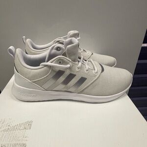 Adidas Cloudfoam Gray and White Sneakers